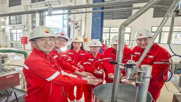The 800,000-ton full-density polyethylene plant was successfully started up in one feeding!